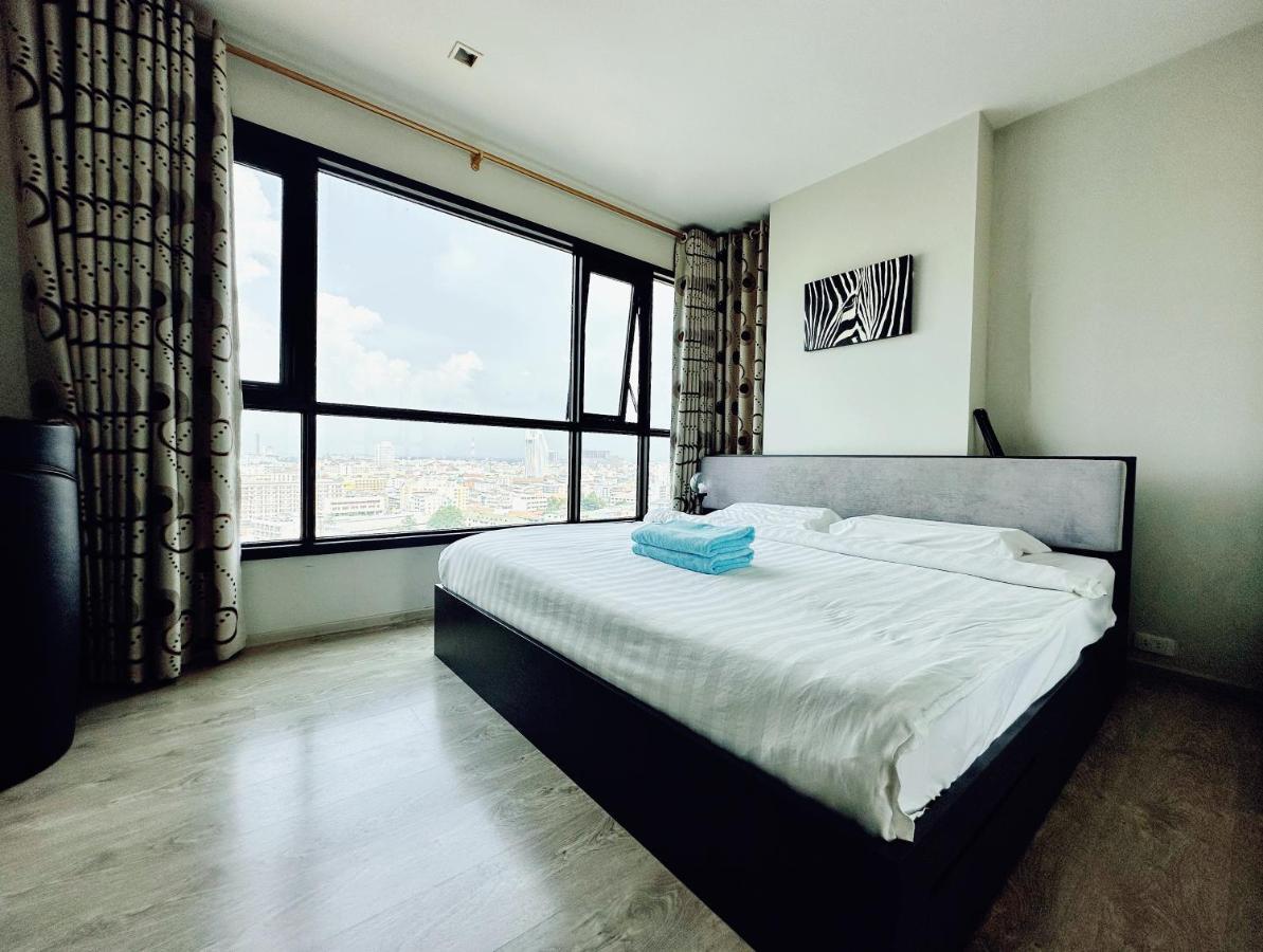 The Base Seaview Holiday Inn Pattaya Exterior photo